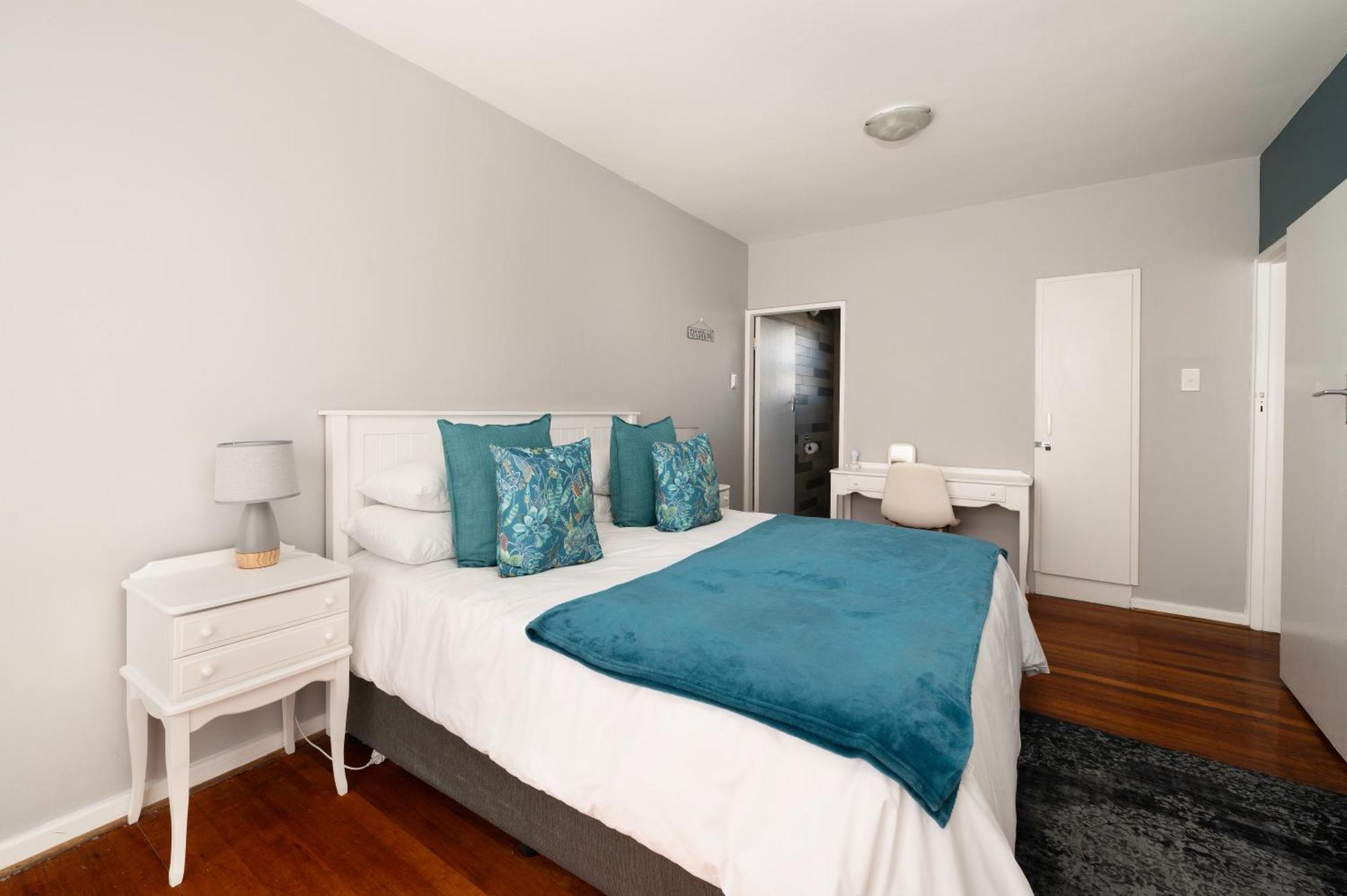 Admirals Lodge Guest House And Brightways Self Catering Apartments Port Elizabeth Bagian luar foto
