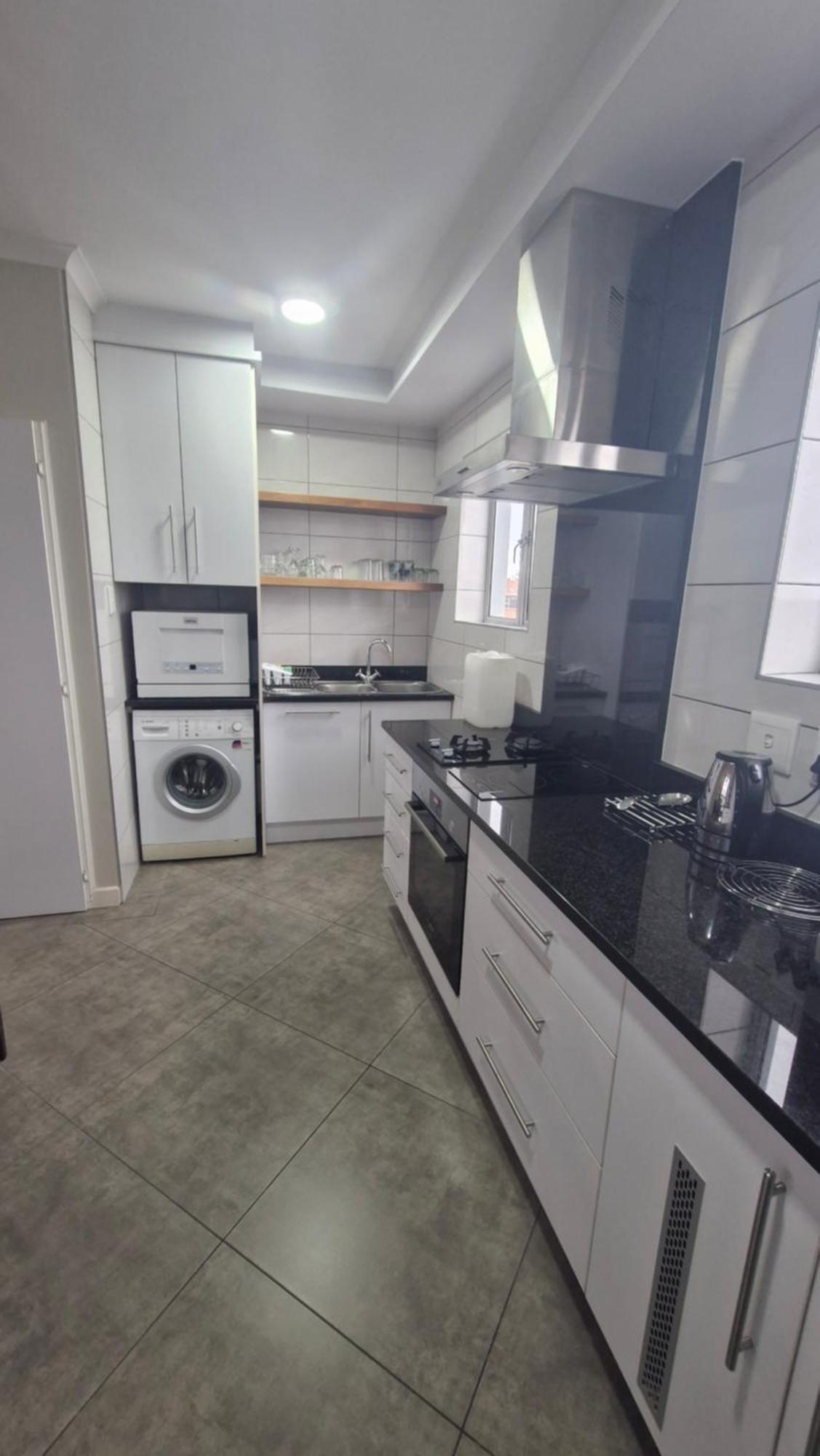 Admirals Lodge Guest House And Brightways Self Catering Apartments Port Elizabeth Bagian luar foto